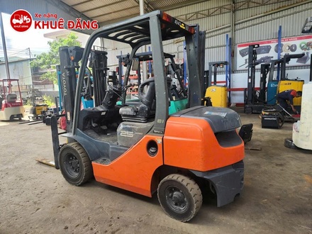 Xe nâng dầu 2.5 tấn Toyota 02-8FD25, sàng  khung, sx 2020
