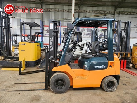 Xe Nâng Xăng Gas 1.5 Tấn Toyota Nhật Bản
