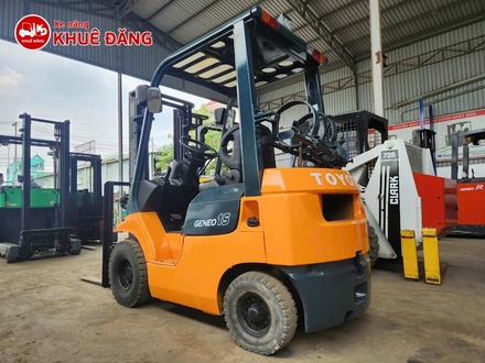 Xe Nâng Xăng Gas 1.5 Tấn Toyota Nhật Bản
