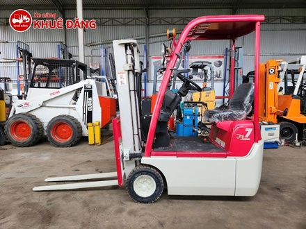 Xe nâng điện ngồi lái 700kg Toyota