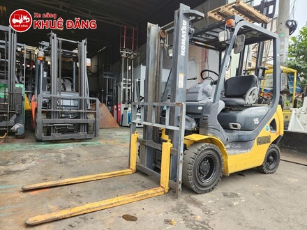 Xe nâng dầu 1.5 tấn Komatsu nâng cao 3m