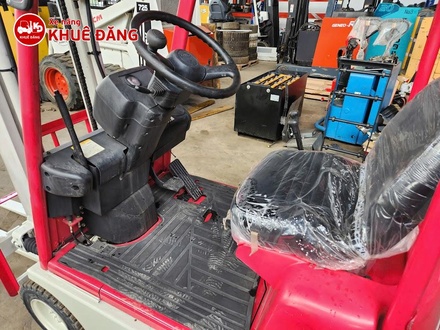 Xe nâng điện ngồi lái 700kg Toyota