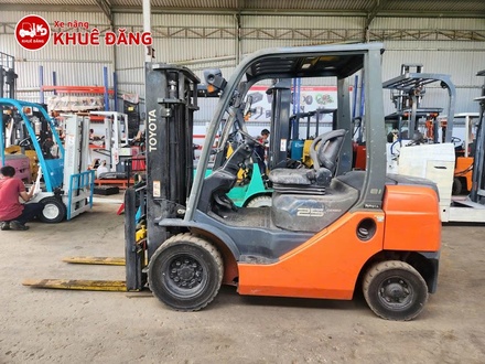 Xe nâng dầu 2.5 tấn Toyota 02-8FD25, sàng  khung, sx 2020