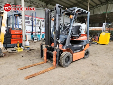 Xe nâng điện ngồi lái 1.5 tấn Toyota 8FB15